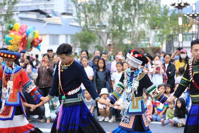 旅游联盟会议邀全国朋友“彝”起来过年！麻将胡了试玩越西文旅亮相2024世界(图1)